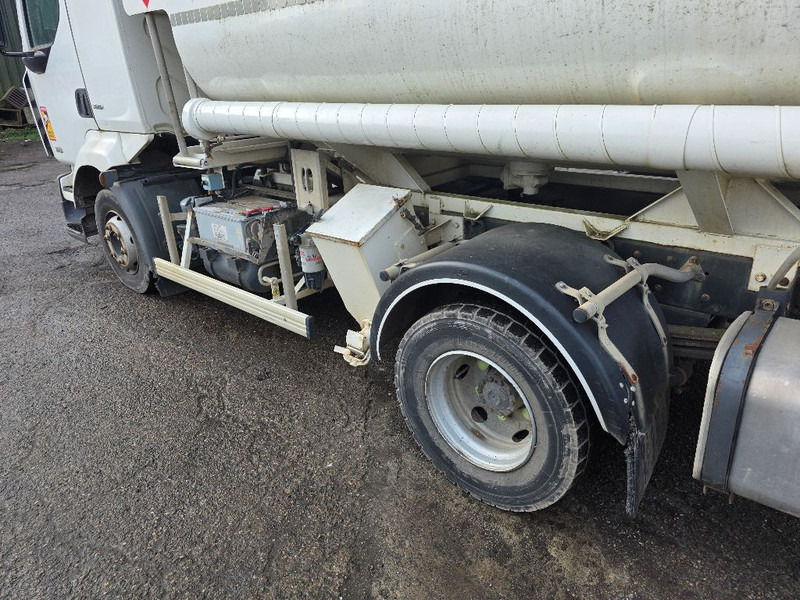 Renault MIDLUM 220 - Tank truck: picture 5 Renault MIDLUM 220 - Tank truck: picture 5