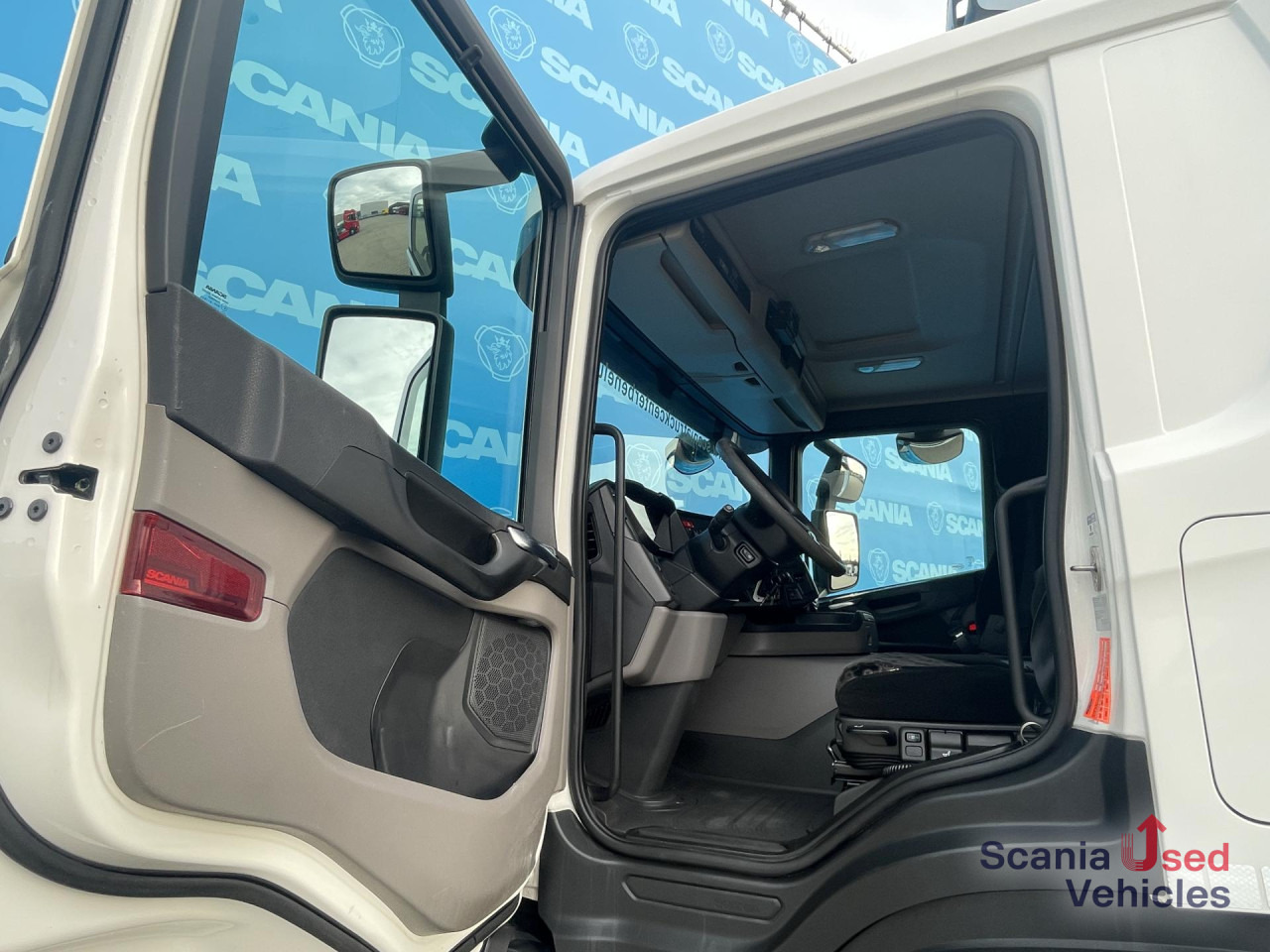 SCANIA P 250 B4x2LA FRIGO -27 TAIL LIFT 1.5T 815X251X244C - Refrigerator truck: picture 5 SCANIA P 250 B4x2LA FRIGO -27 TAIL LIFT 1.5T 815X251X244C - Refrigerator truck: picture 5