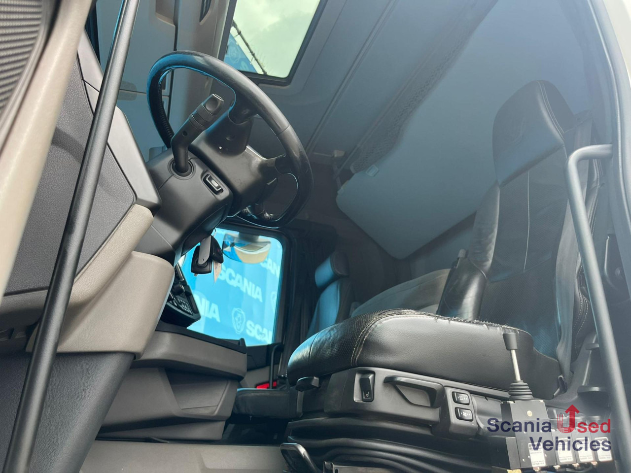 SCANIA R 500 B6x2NB HOOKLIFT RETARDER FULL-AIR 9T DIIF-L - Cab chassis truck: picture 2 SCANIA R 500 B6x2NB HOOKLIFT RETARDER FULL-AIR 9T DIIF-L - Cab chassis truck: picture 2