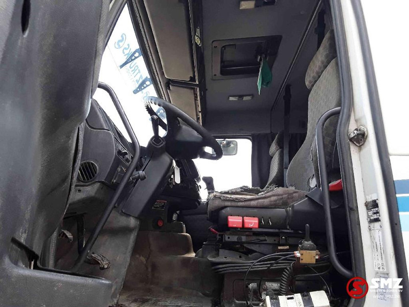 Interior photo 2: Tractor unit Volvo FH 12 380 hydraulic francais Interior photo 2: Tractor unit Volvo FH 12 380 hydraulic francais
