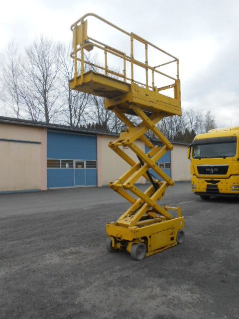 Genie GS 1530, Scherenarbeitsbühne Genie 6,6m - Truck mounted aerial platform: picture 2 Genie GS 1530, Scherenarbeitsbühne Genie 6,6m - Truck mounted aerial platform: picture 2