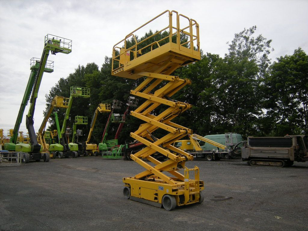 Genie GS 3246, Scherenarbeitsbühne Genie 11,9 m - Truck mounted aerial platform: picture 4 Genie GS 3246, Scherenarbeitsbühne Genie 11,9 m - Truck mounted aerial platform: picture 4