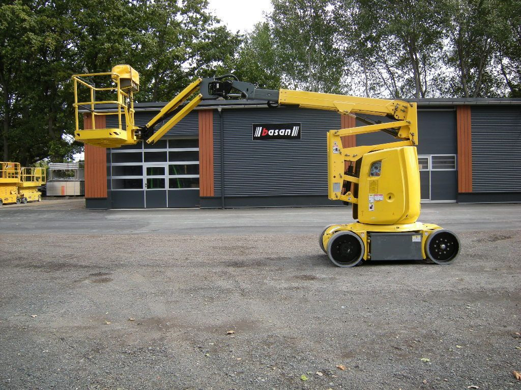 Haulotte HA12CJ+ , AH 12m, Korbarm drehbar - Truck mounted aerial platform: picture 1 Haulotte HA12CJ+ , AH 12m, Korbarm drehbar - Truck mounted aerial platform: picture 1