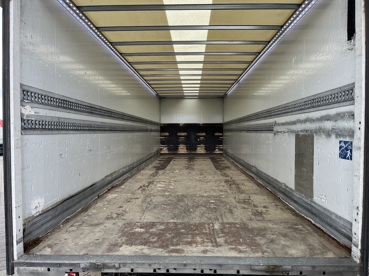 Iveco 120E25 Eurocargo 4x2 Koffer | Ladebordwand - Box truck: picture 3 Iveco 120E25 Eurocargo 4x2 Koffer | Ladebordwand - Box truck: picture 3