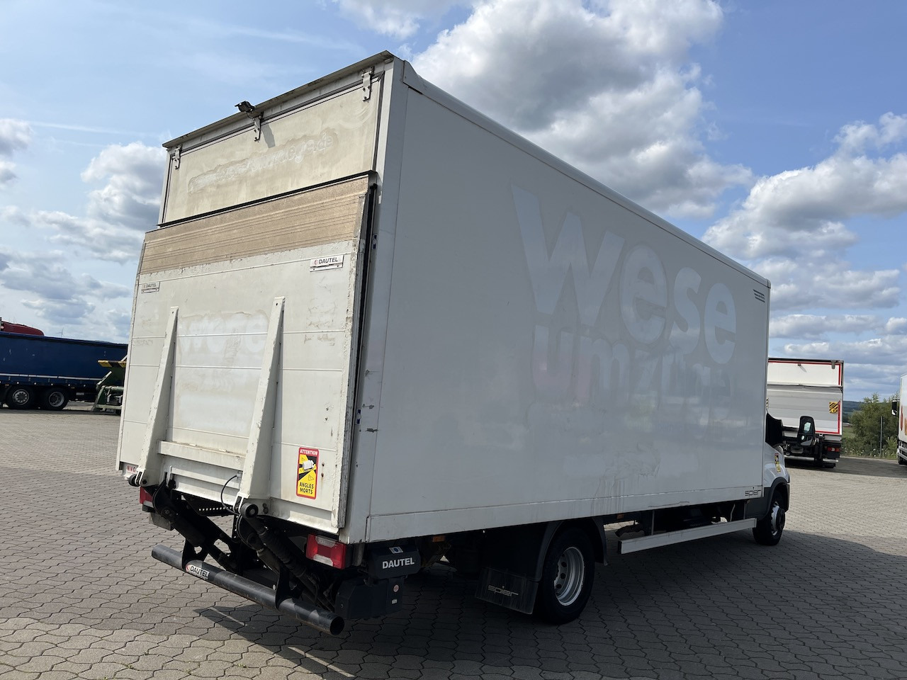 Iveco 70C18 Daily Koffer mit Ladebordwand - Closed box van: picture 4 Iveco 70C18 Daily Koffer mit Ladebordwand - Closed box van: picture 4