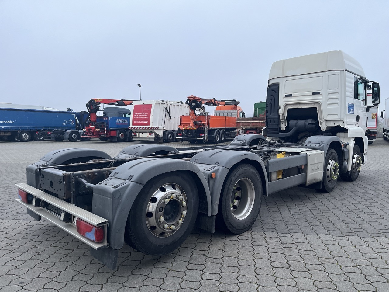 MAN TGS 35.440 8x2 Fahrgestell Intarder - Cab chassis truck: picture 5 MAN TGS 35.440 8x2 Fahrgestell Intarder - Cab chassis truck: picture 5