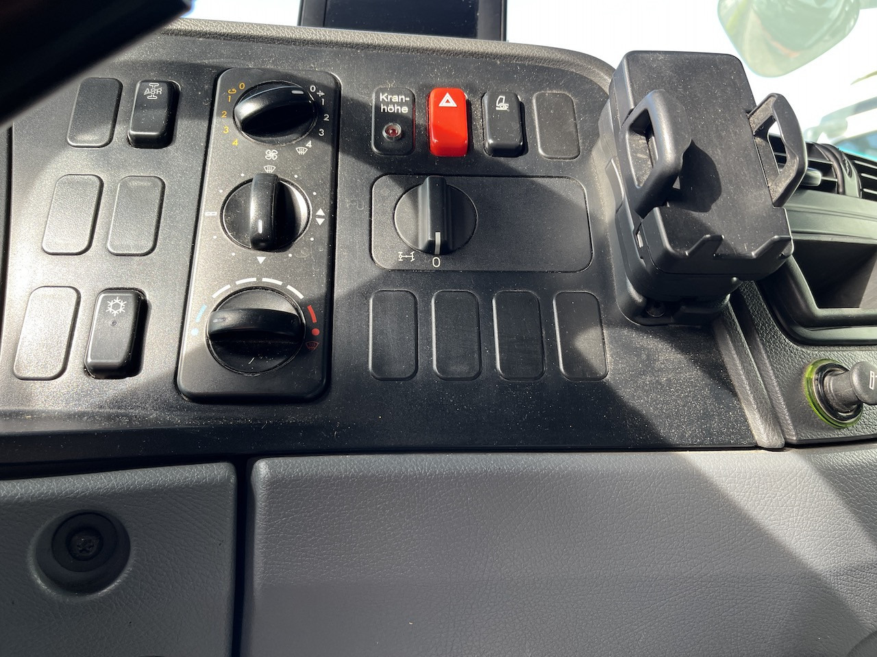 Crane truck, Tipper Mercedes-Benz Atego 1529 4x2 Atlas 57.3-A2 Kadaverkipper: picture 7 Crane truck, Tipper Mercedes-Benz Atego 1529 4x2 Atlas 57.3-A2 Kadaverkipper: picture 7