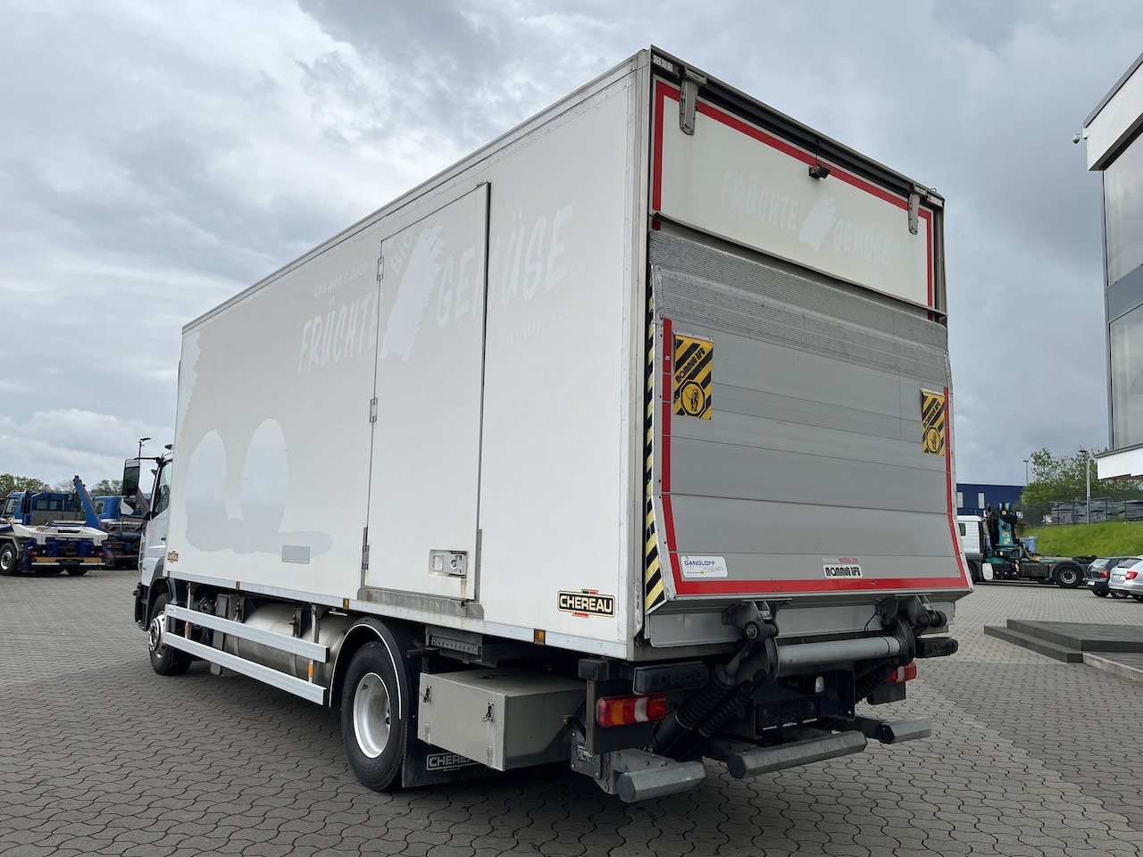 Mercedes-Benz CHEREAU Kühlkoffer 7,20 m Clion Coolman Aggregat + Ladebordwand 2t - Refrigerator truck: picture 1 Mercedes-Benz CHEREAU Kühlkoffer 7,20 m Clion Coolman Aggregat + Ladebordwand 2t - Refrigerator truck: picture 1