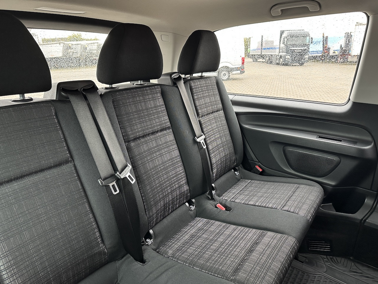 Mercedes-Benz Vito 111 CDI 9 Sitzer BT FSE Klima Tempomat Radio - Passenger van: picture 2 Mercedes-Benz Vito 111 CDI 9 Sitzer BT FSE Klima Tempomat Radio - Passenger van: picture 2