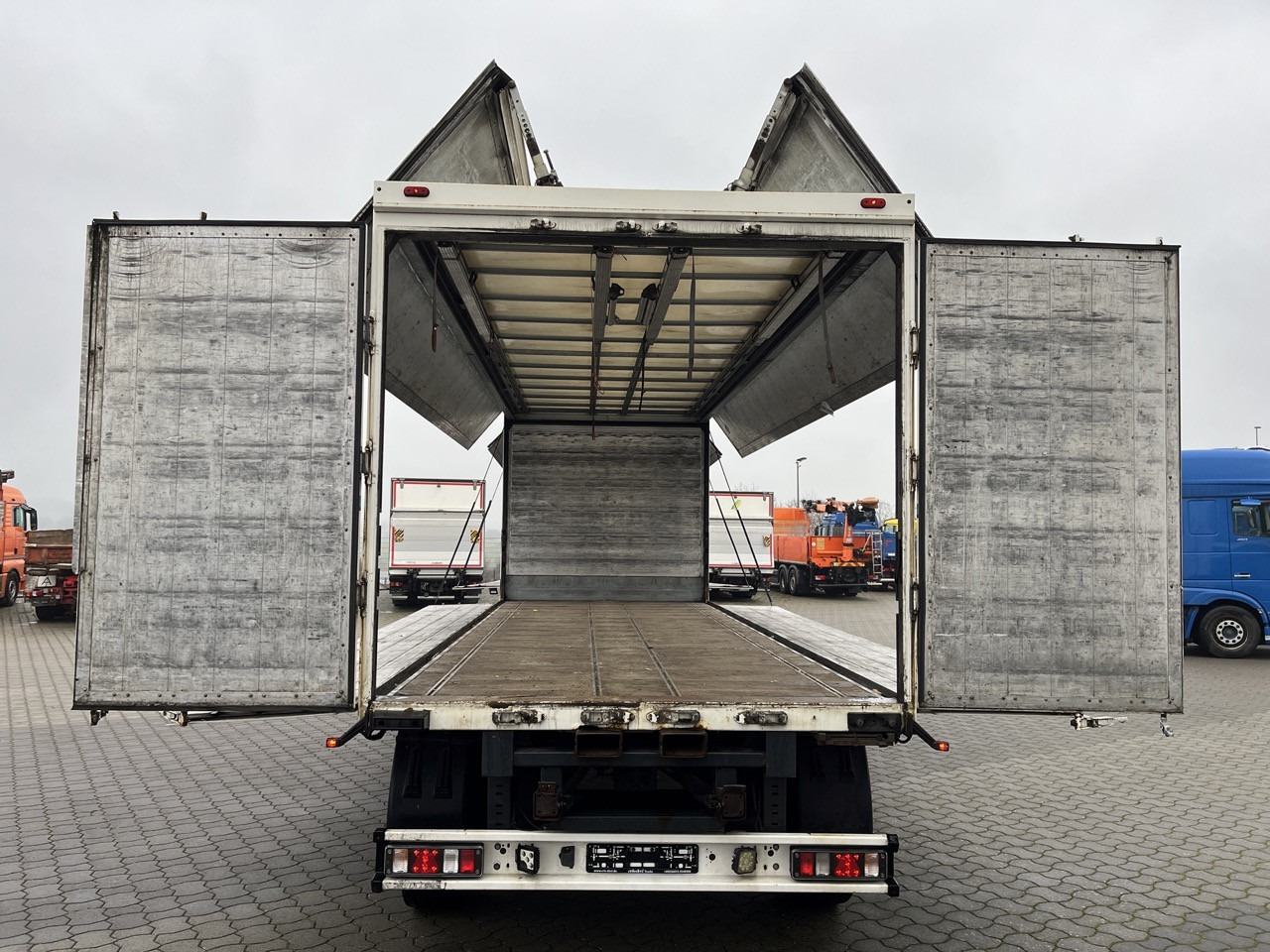 Scania R 450 6x2 Geränkezug + Orten Anhänger - Beverage truck: picture 3 Scania R 450 6x2 Geränkezug + Orten Anhänger - Beverage truck: picture 3