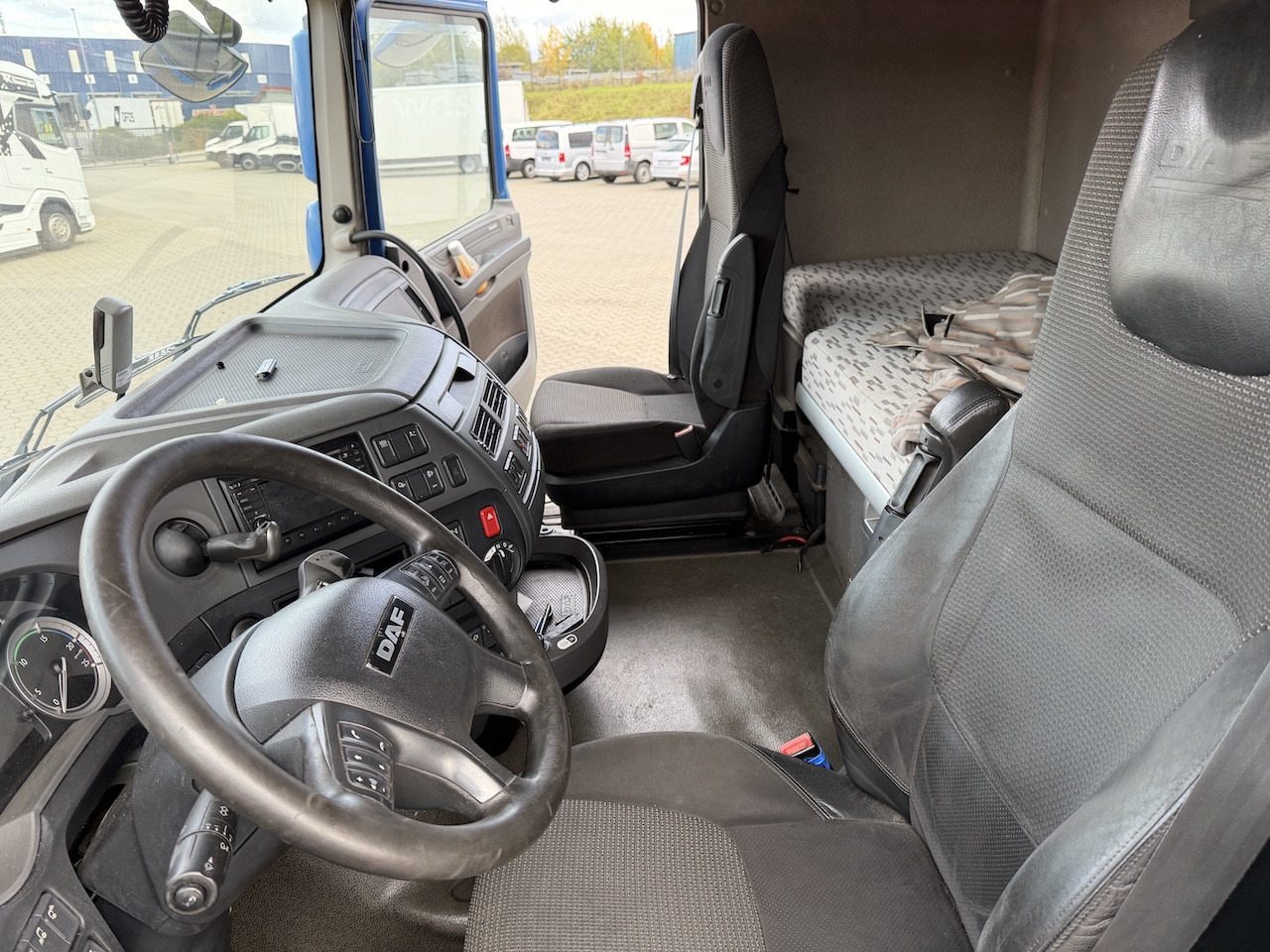 Tractor unit Daf XF 460 4x2  Retarder: picture 10