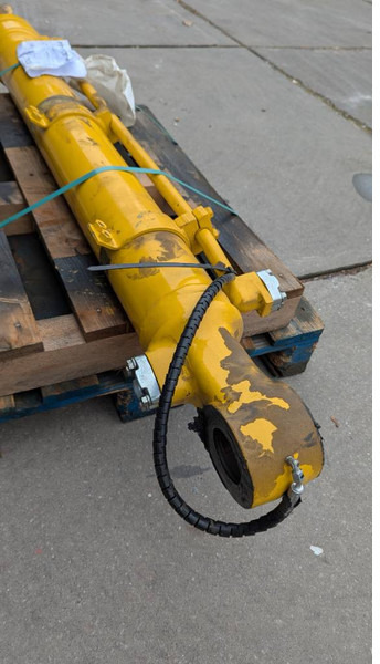 Komatsu PC210LC-10 / -11 - BUCKET CYLINDER - 707-E1-01300 - Crawler excavator: picture 5 Komatsu PC210LC-10 / -11 - BUCKET CYLINDER - 707-E1-01300 - Crawler excavator: picture 5