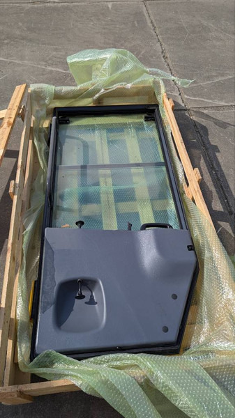 Komatsu WA100-5 DOOR ASSY 417-926-3106 - Cab and interior for Construction machinery: picture 1 Komatsu WA100-5 DOOR ASSY 417-926-3106 - Cab and interior for Construction machinery: picture 1