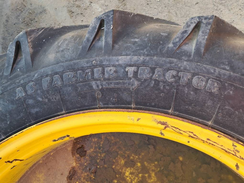 Record 12.4-36 - Wheels and tires for Construction machinery: picture 2 Record 12.4-36 - Wheels and tires for Construction machinery: picture 2