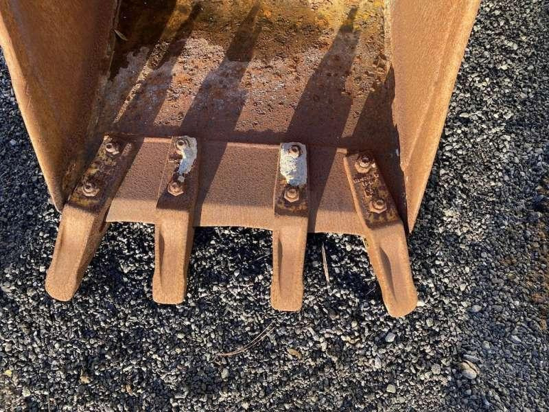 CATERPILLAR 570mm - type tractopelle - Excavator bucket: picture 2 CATERPILLAR 570mm - type tractopelle - Excavator bucket: picture 2