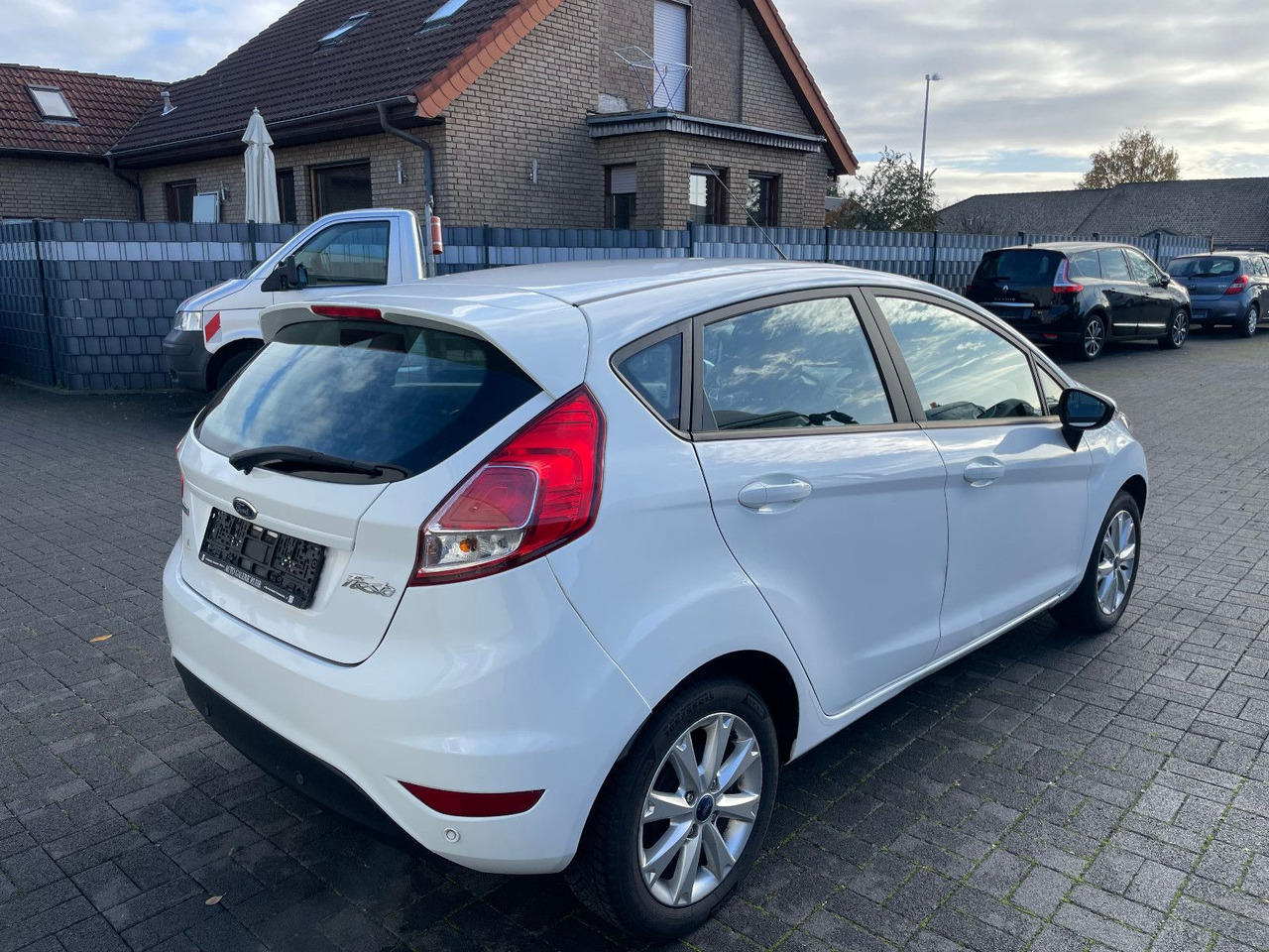 Ford Fiesta 1.0i Celebration - Sedan: picture 2 Ford Fiesta 1.0i Celebration - Sedan: picture 2