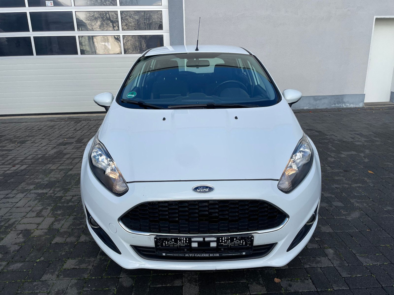 Ford Fiesta 1.0i Celebration - Sedan: picture 5 Ford Fiesta 1.0i Celebration - Sedan: picture 5