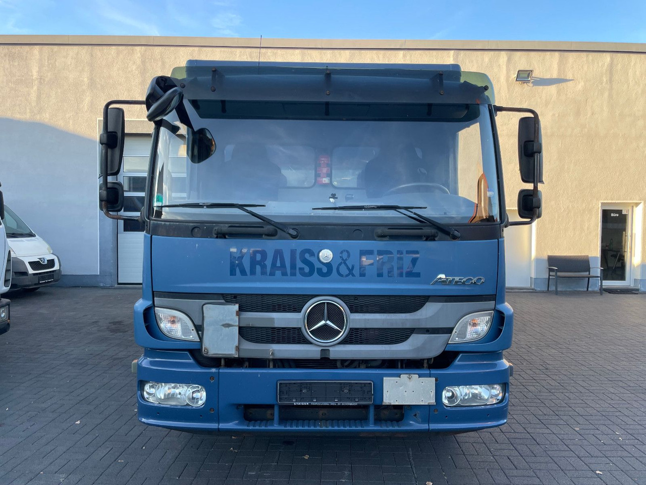 Mercedes-Benz Atego 2 6-Zyl. 4x2 1224 Klima, Radstand: 3.56m. - Box truck: picture 3 Mercedes-Benz Atego 2 6-Zyl. 4x2 1224 Klima, Radstand: 3.56m. - Box truck: picture 3