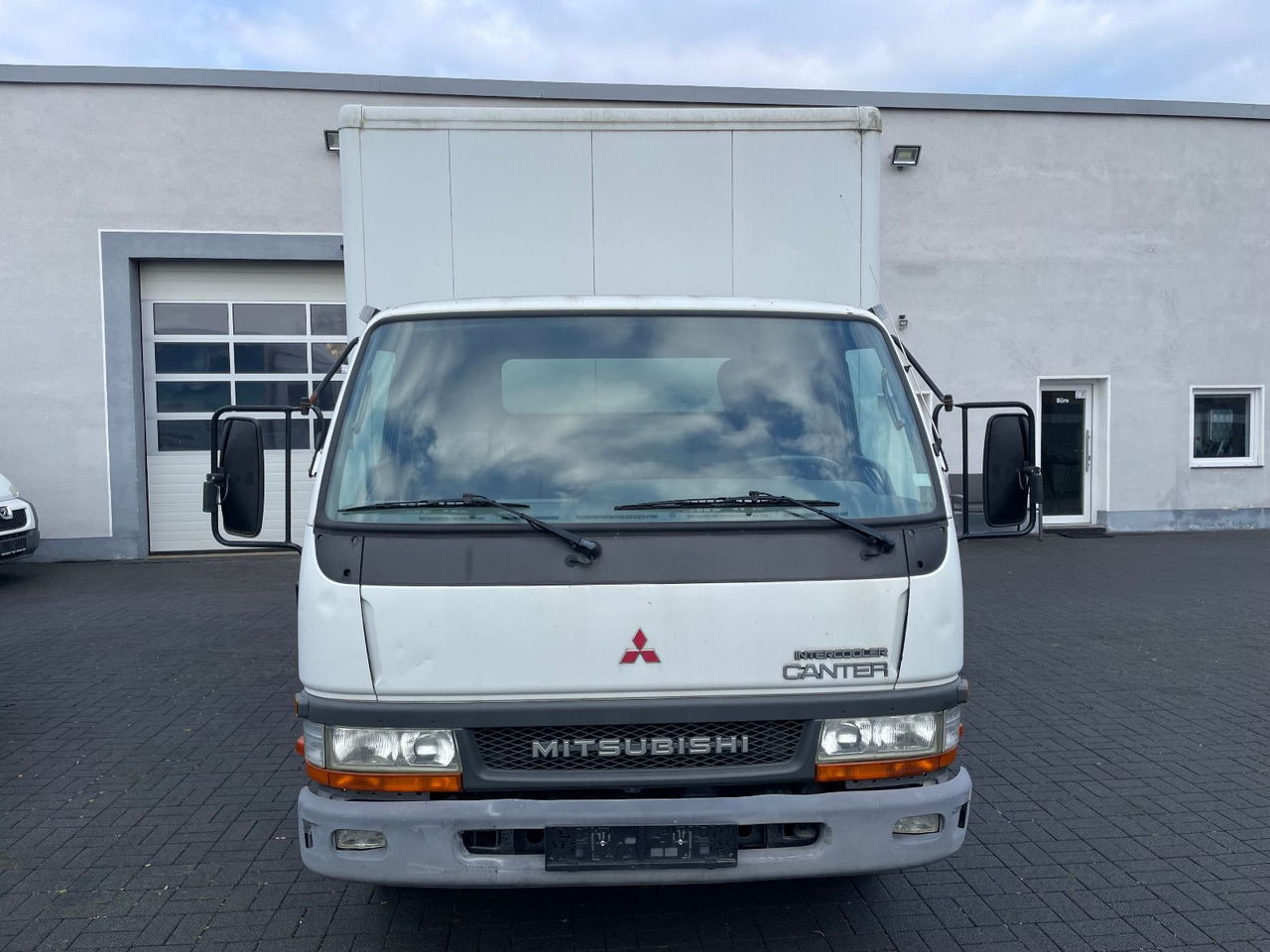 Mitsubishi Canter 3.9D, TE 649 - Closed box van: picture 5 Mitsubishi Canter 3.9D, TE 649 - Closed box van: picture 5