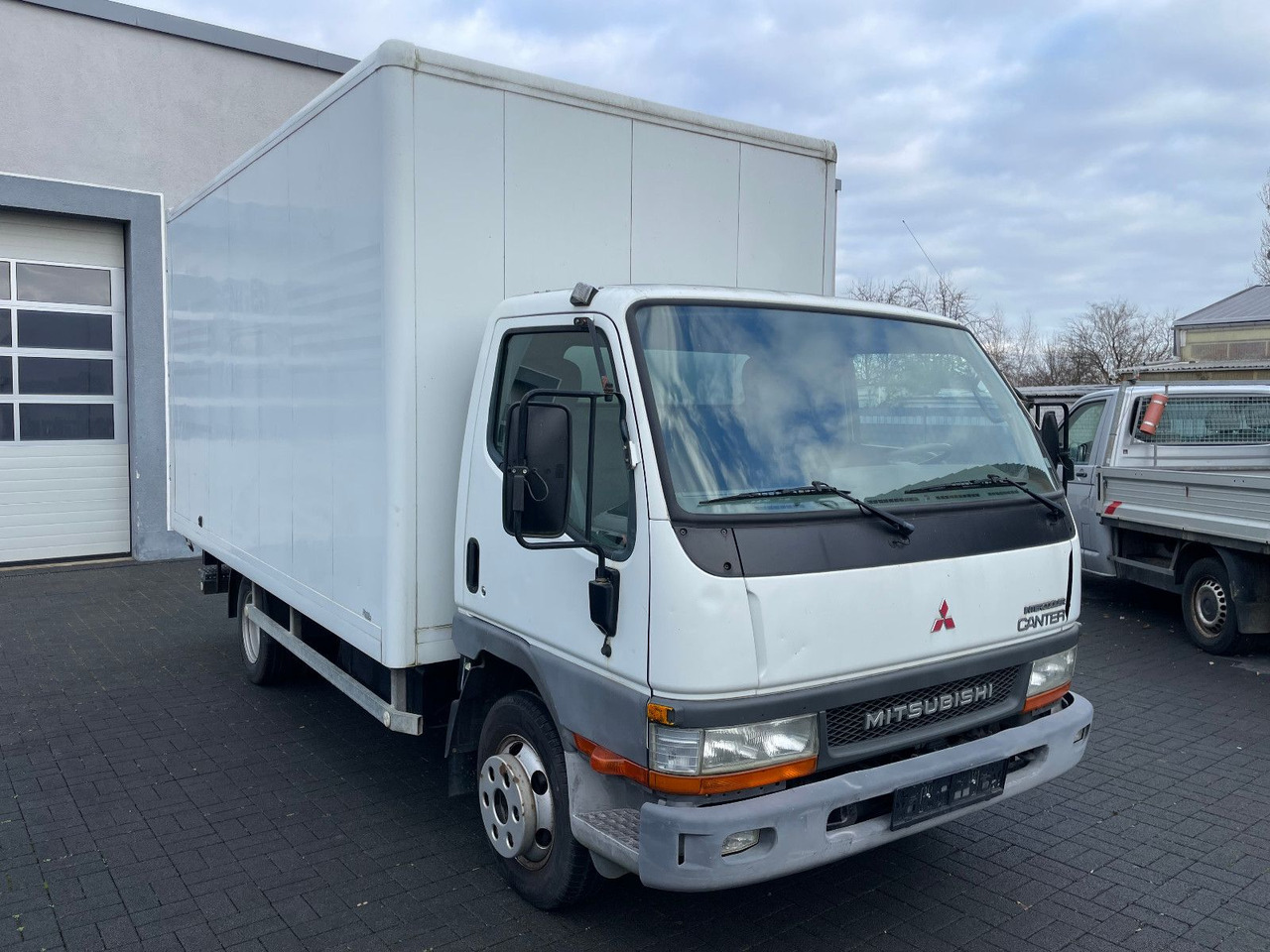 Mitsubishi Canter 3.9D, TE 649 - Closed box van: picture 1 Mitsubishi Canter 3.9D, TE 649 - Closed box van: picture 1