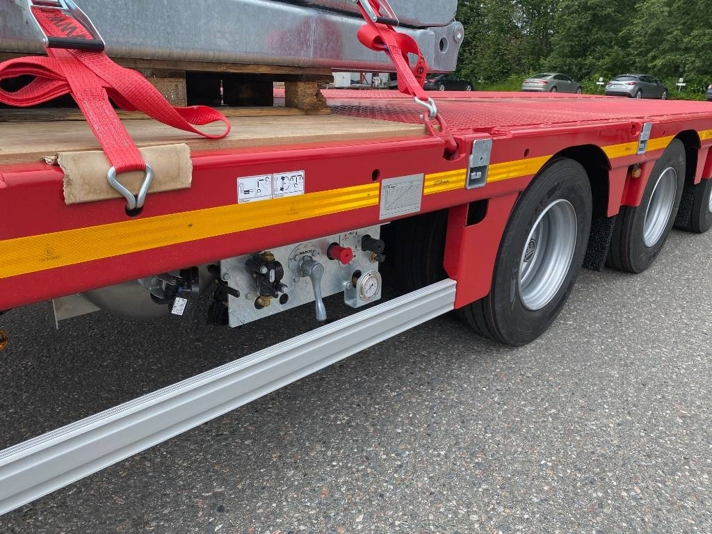 Faymonville Max Trailer, Max100 4AU - Low loader semi-trailer: picture 4 Faymonville Max Trailer, Max100 4AU - Low loader semi-trailer: picture 4