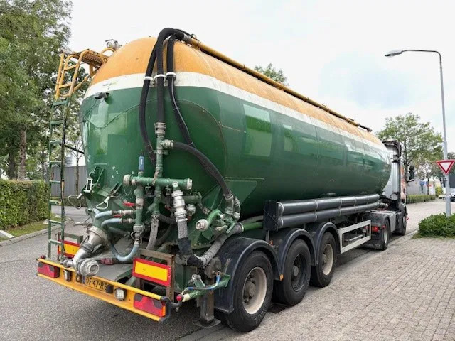 Feldbinder KIP48 3 3-AXLE 48M3 KIPPING SILO TRAILER (SAF AXLES / DRUM BRAKES / 4 COMPARTMENTS) - Tank semi-trailer: picture 3 Feldbinder KIP48 3 3-AXLE 48M3 KIPPING SILO TRAILER (SAF AXLES / DRUM BRAKES / 4 COMPARTMENTS) - Tank semi-trailer: picture 3