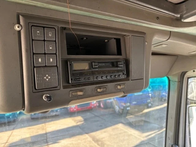 Skip loader truck Iveco Eurocargo 135E23WR 4x4 FULL STEEL PORTAL CONTAINER (EURO 2 / ZF MANUAL GEARBOX / REDUCTION AXLES / FULL STEEL SUSPENSION): picture 9 Skip loader truck Iveco Eurocargo 135E23WR 4x4 FULL STEEL PORTAL CONTAINER (EURO 2 / ZF MANUAL GEARBOX / REDUCTION AXLES / FULL STEEL SUSPENSION): picture 9