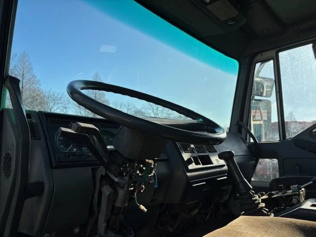 Skip loader truck Iveco Eurocargo 135E23WR 4x4 FULL STEEL PORTAL CONTAINER (EURO 2 / ZF MANUAL GEARBOX / REDUCTION AXLES / FULL STEEL SUSPENSION): picture 12 Skip loader truck Iveco Eurocargo 135E23WR 4x4 FULL STEEL PORTAL CONTAINER (EURO 2 / ZF MANUAL GEARBOX / REDUCTION AXLES / FULL STEEL SUSPENSION): picture 12