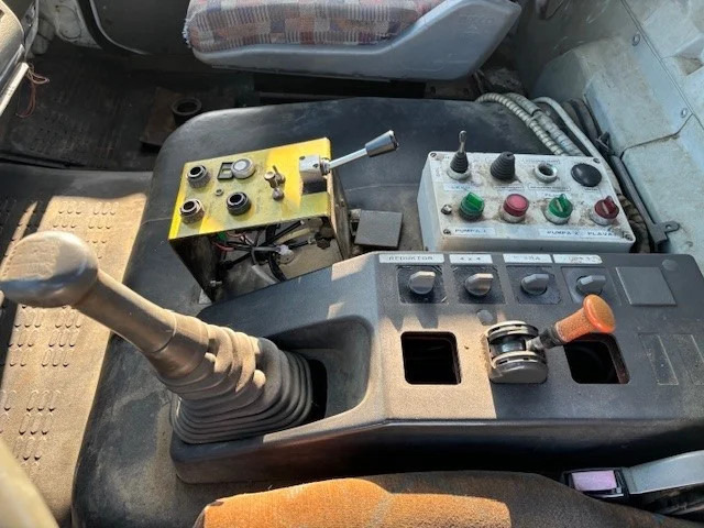 Skip loader truck Iveco Eurocargo 135E23WR 4x4 FULL STEEL PORTAL CONTAINER (EURO 2 / ZF MANUAL GEARBOX / REDUCTION AXLES / FULL STEEL SUSPENSION): picture 10 Skip loader truck Iveco Eurocargo 135E23WR 4x4 FULL STEEL PORTAL CONTAINER (EURO 2 / ZF MANUAL GEARBOX / REDUCTION AXLES / FULL STEEL SUSPENSION): picture 10