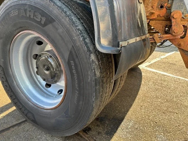 Skip loader truck Iveco Eurocargo 135E23WR 4x4 FULL STEEL PORTAL CONTAINER (EURO 2 / ZF MANUAL GEARBOX / REDUCTION AXLES / FULL STEEL SUSPENSION): picture 13 Skip loader truck Iveco Eurocargo 135E23WR 4x4 FULL STEEL PORTAL CONTAINER (EURO 2 / ZF MANUAL GEARBOX / REDUCTION AXLES / FULL STEEL SUSPENSION): picture 13