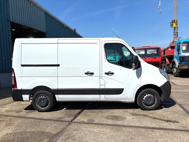 Opel Movano T3300 2.4CDTI L1H1 (EURO 6 / 6 GEARS MANUAL GEARBOX / AIRCONDITIONING / APPLE CARPLAY / REAR VIEW CAMERA / ETC) - Small van: picture 4 Opel Movano T3300 2.4CDTI L1H1 (EURO 6 / 6 GEARS MANUAL GEARBOX / AIRCONDITIONING / APPLE CARPLAY / REAR VIEW CAMERA / ETC) - Small van: picture 4