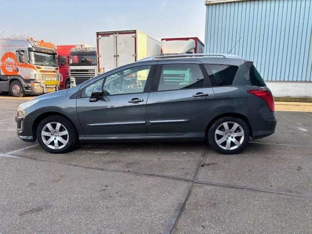 Peugeot 308 SW 5-DOORS HATCHBACK / MPV (APK/TUV 01-2026 / 6 GEARS MANUAL GEARBOX / AIRCONDITIONING / PANORAMA / ELECTRIACAL PACKAGE / ETC.) - Car: picture 5 Peugeot 308 SW 5-DOORS HATCHBACK / MPV (APK/TUV 01-2026 / 6 GEARS MANUAL GEARBOX / AIRCONDITIONING / PANORAMA / ELECTRIACAL PACKAGE / ETC.) - Car: picture 5