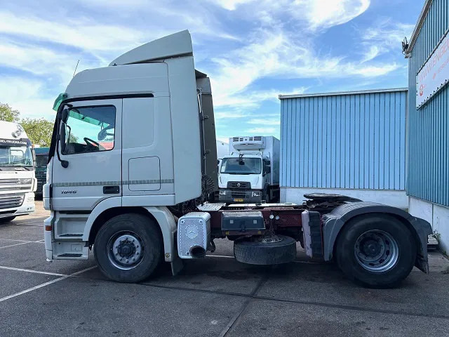 Mercedes-Benz Actros 1846 LS (MP2) (EPS WITH CLUTCH (3 PEDALS) / RETARDER / AIRCONDITIONING / ETC) - Tractor unit: picture 5 Mercedes-Benz Actros 1846 LS (MP2) (EPS WITH CLUTCH (3 PEDALS) / RETARDER / AIRCONDITIONING / ETC) - Tractor unit: picture 5