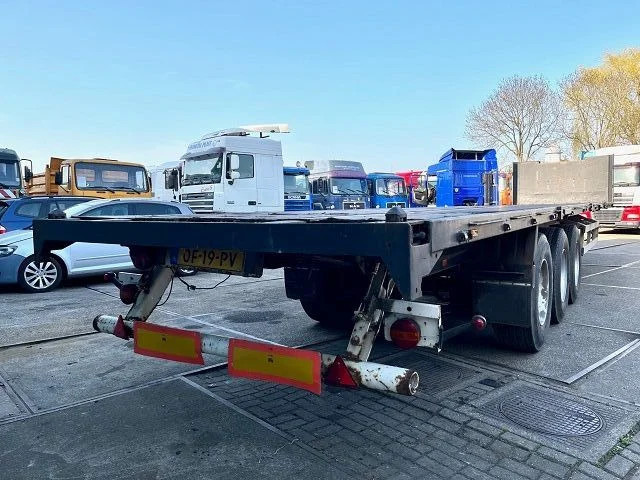 Van Hool 3B1047 13.60M. FLATBED TRAILER WITH 40FT TWISTLOCKS (SAF-AXLES / DISC BRAKES / 40FT TWISTLOCKS) - Dropside/ Flatbed semi-trailer: picture 3 Van Hool 3B1047 13.60M. FLATBED TRAILER WITH 40FT TWISTLOCKS (SAF-AXLES / DISC BRAKES / 40FT TWISTLOCKS) - Dropside/ Flatbed semi-trailer: picture 3