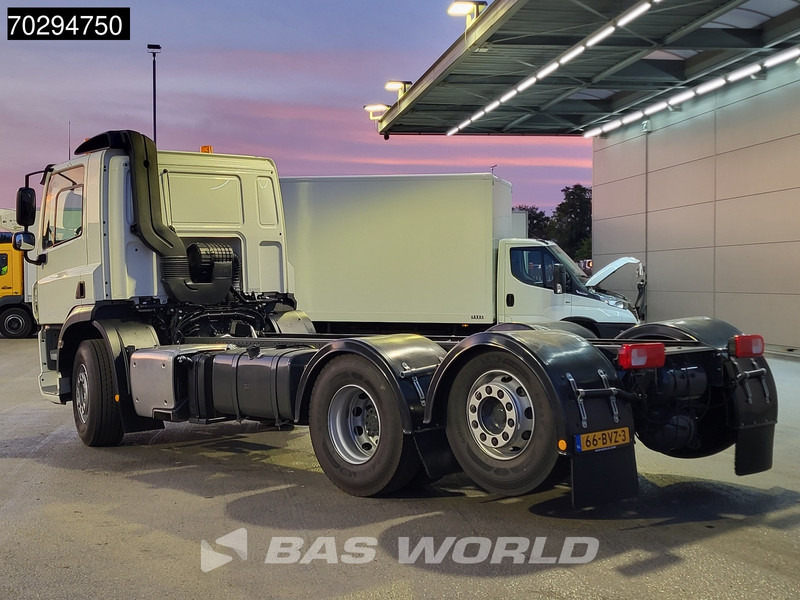 DAF CF 300 6X2 NEW chassis Lift/Steering Axle ACC Retarder Euro 6 - Cab chassis truck: picture 2 DAF CF 300 6X2 NEW chassis Lift/Steering Axle ACC Retarder Euro 6 - Cab chassis truck: picture 2