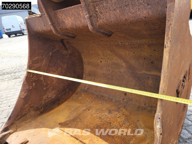 Crawler excavator Komatsu PC240 LC-10: picture 14