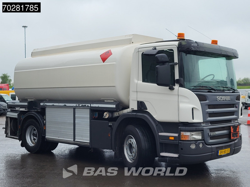 Scania P230 4X2 NL-Truck 3 compartments 16.300 Ltr ADR 3-Pedals Euro 5 - Tank truck: picture 3 Scania P230 4X2 NL-Truck 3 compartments 16.300 Ltr ADR 3-Pedals Euro 5 - Tank truck: picture 3