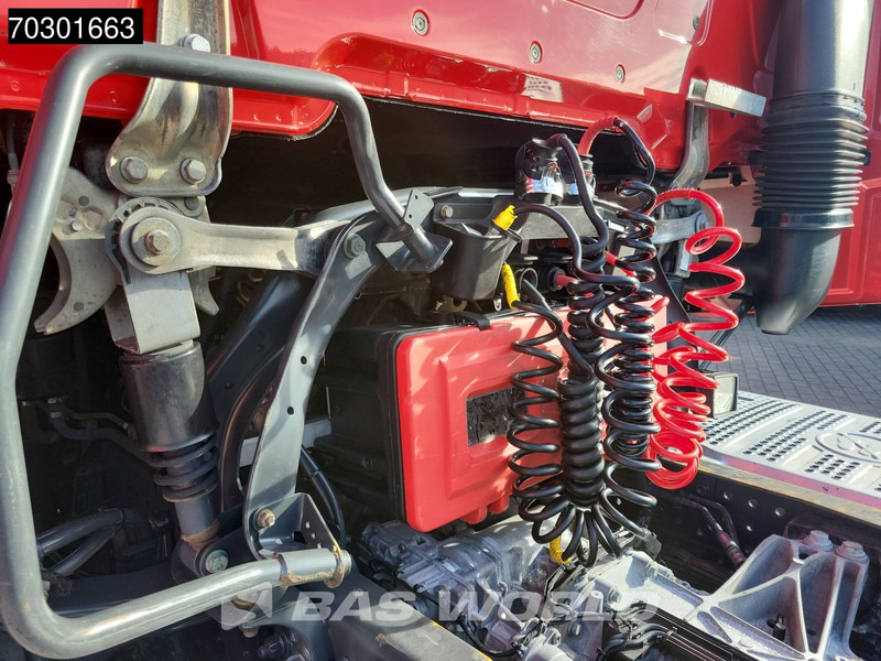 Tractor unit Mercedes-Benz Actros 1942 4X2 NL-Truck Mega StreamSpace: picture 12 Tractor unit Mercedes-Benz Actros 1942 4X2 NL-Truck Mega StreamSpace: picture 12