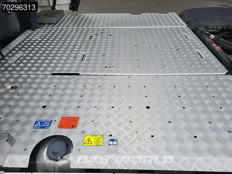 Scania R590 6X2 WB315! Retarder Full-Air 2xTanks Leather ACC Navi LED Euro 6 - Tractor unit: picture 5 Scania R590 6X2 WB315! Retarder Full-Air 2xTanks Leather ACC Navi LED Euro 6 - Tractor unit: picture 5