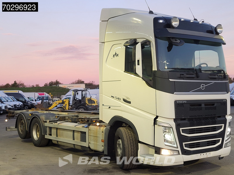 Container transporter/ Swap body truck Volvo FH 540 6X2 Lift+Steering Axle ACC Automatic Retarder Euro 6: picture 17 Container transporter/ Swap body truck Volvo FH 540 6X2 Lift+Steering Axle ACC Automatic Retarder Euro 6: picture 17