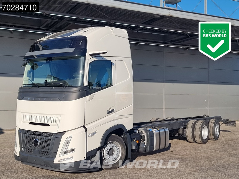 Volvo FH 62 R AERO 6X2 NEW Horsetruck chassis Lift+Lenkachse Dynamic Steering Mirror cam Euro 6 - Cab chassis truck: picture 1 Volvo FH 62 R AERO 6X2 NEW Horsetruck chassis Lift+Lenkachse Dynamic Steering Mirror cam Euro 6 - Cab chassis truck: picture 1