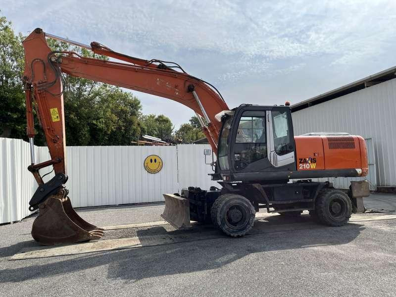 Hitachi Pelle sur Pneus ZX210W-3 - Wheel excavator: picture 1 Hitachi Pelle sur Pneus ZX210W-3 - Wheel excavator: picture 1
