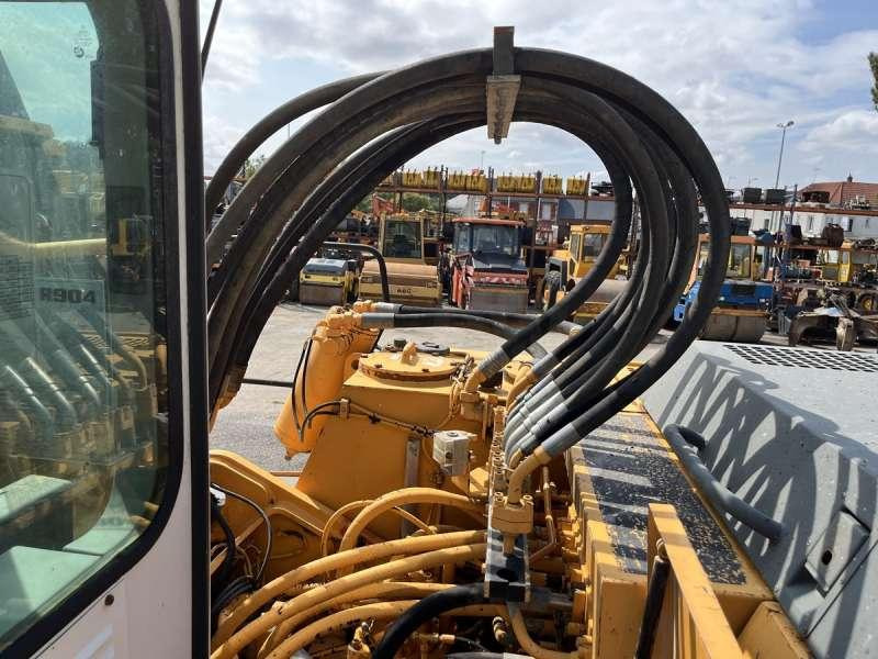 Crawler excavator Liebherr R904HDSL: picture 39
