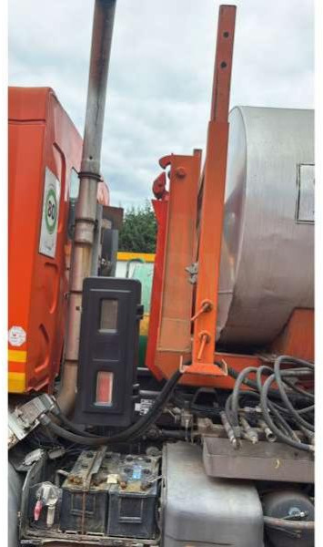 Asphalt distributor Renault PREMIUM 370-26: picture 7