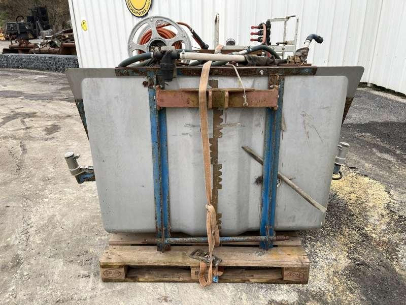 Tecnoma CUVE DE TRAITEMENT PHYTO - Tractor mounted sprayer: picture 1 Tecnoma CUVE DE TRAITEMENT PHYTO - Tractor mounted sprayer: picture 1