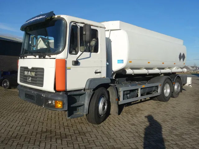 MAN 26 -224 manual fuel pump - Tank truck: picture 1 MAN 26 -224 manual fuel pump - Tank truck: picture 1