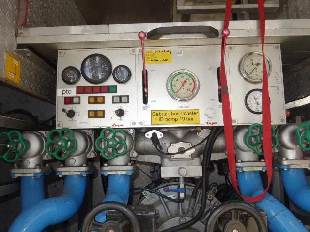 Mercedes-Benz Actros 1831 4X4 ZIEGLER BOMBEROS POMP,2500 L TANK - Fire truck: picture 4 Mercedes-Benz Actros 1831 4X4 ZIEGLER BOMBEROS POMP,2500 L TANK - Fire truck: picture 4