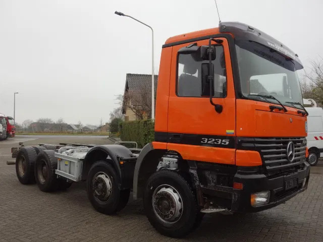 Mercedes-Benz Actros 3235 8x4 steelsprings,manual gearbox - Cab chassis truck: picture 1 Mercedes-Benz Actros 3235 8x4 steelsprings,manual gearbox - Cab chassis truck: picture 1