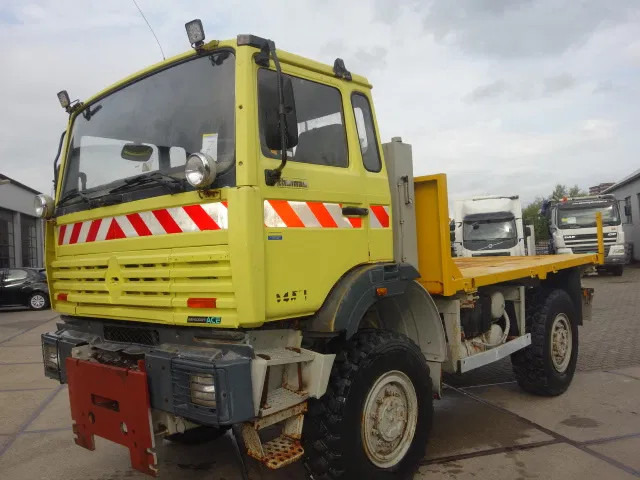 Renault TRM 4X4 MET HYDROLIEKAANSLUITING VOOR BUMPER - Box truck: picture 2 Renault TRM 4X4 MET HYDROLIEKAANSLUITING VOOR BUMPER - Box truck: picture 2