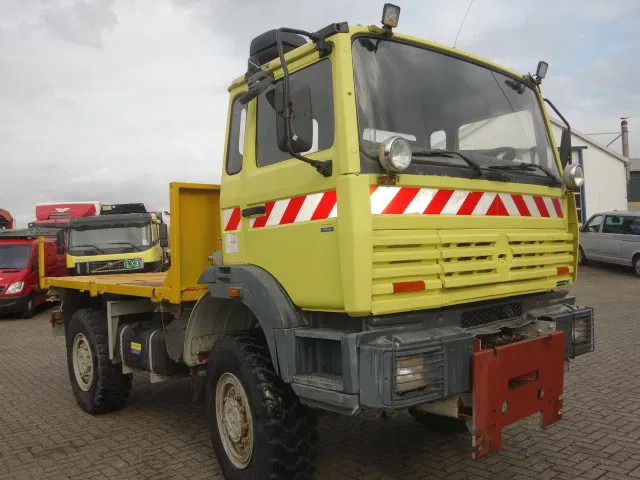 Renault TRM 4X4 MET HYDROLIEKAANSLUITING VOOR BUMPER - Box truck: picture 1 Renault TRM 4X4 MET HYDROLIEKAANSLUITING VOOR BUMPER - Box truck: picture 1